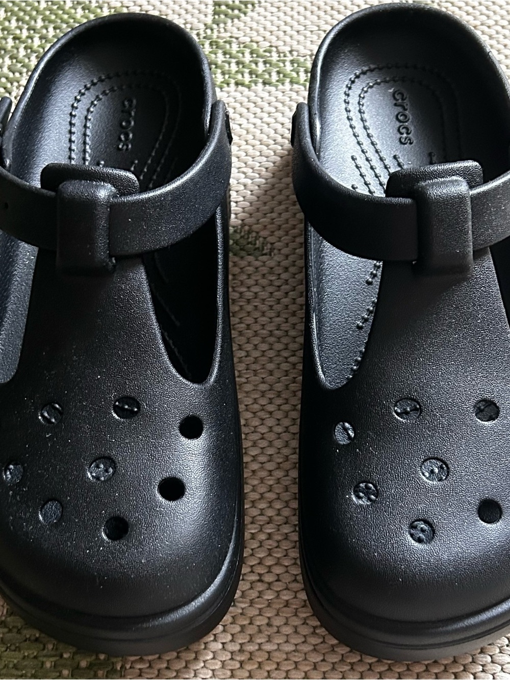 CROCS Women’s Black Mary Jane-Style Clogs with Strap NWOT fits 8-8 1/2